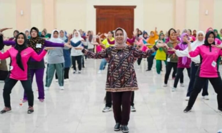 Wali Kota Mojokerto & Perwosi Launching Senam Kreasi Bersama 33 Organisasi Wanita