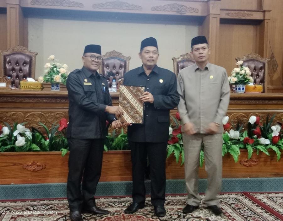 DPRD MUARO JAMBI Gelar Rapat Paripurna penyampaian pandangan umum Fraksi-Fraksi Dewan