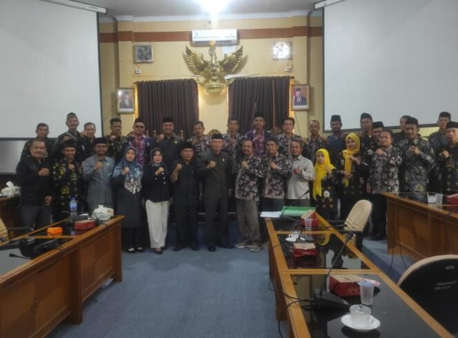 
					Anggota DPRD Ahmad Haikal sambut baik kedatangan Perwakilan anggota BPD sekabupaten Muaro jambi