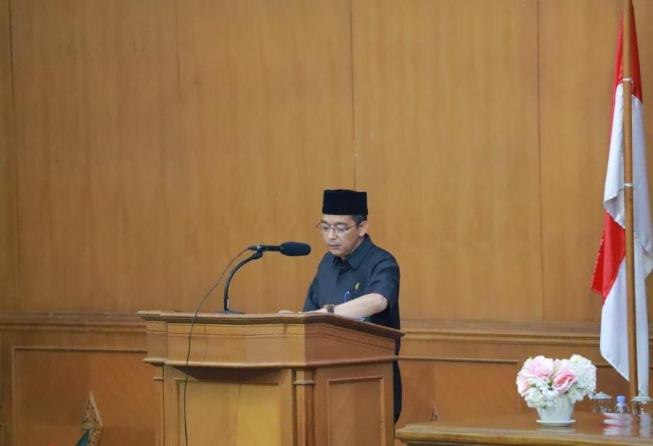 Anggota DPRD Muaro jambi Usman Halik meminta kepada pemerintah segera Mengatasi penataan pegawai Honorer Dan Non ASN