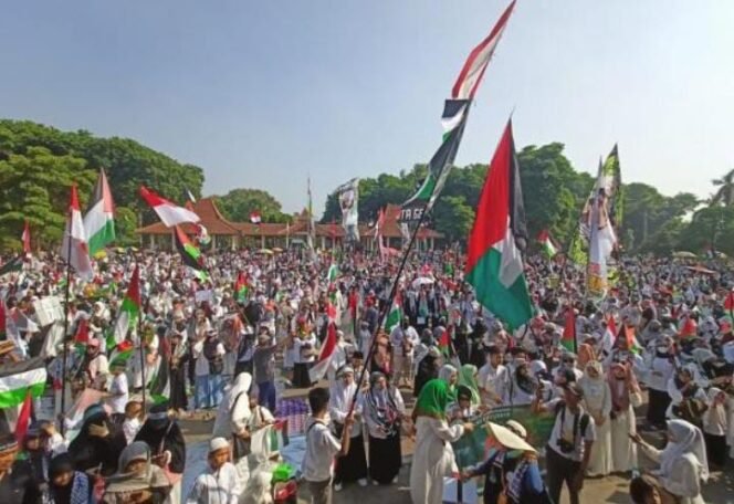 
					Bagikan Semangka, Ribuan Warga Sidoarjo Gelar Aksi Bela Palestina
