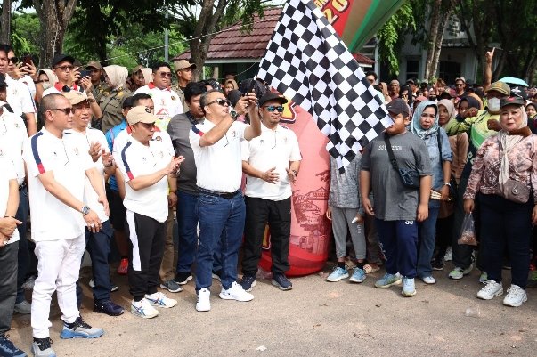 Jalan Sehat Berlangsung Meriah Diikuti Puluhan Ribu Peserta Berharap Hadiah