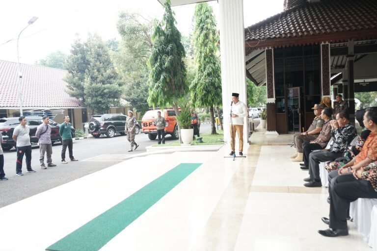 Wabup Subandi Berangkatkan 5 Ribu Lebih Bantuan Barang untuk Palestina