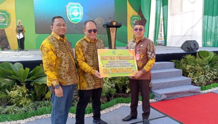 PT.BRE Serahkan Bantuan Beasiswa Pendidikan Untuk Pelajar Tapin Di Yaman