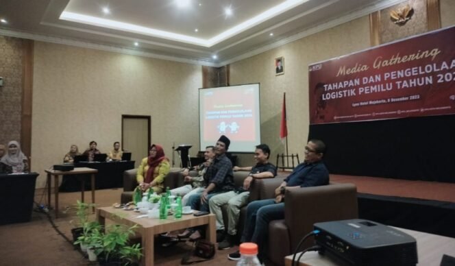 
					KPU Kota Mojokerto Adakan Gathering Media, Butuh 2758 KPPS, Ini Syaratnya