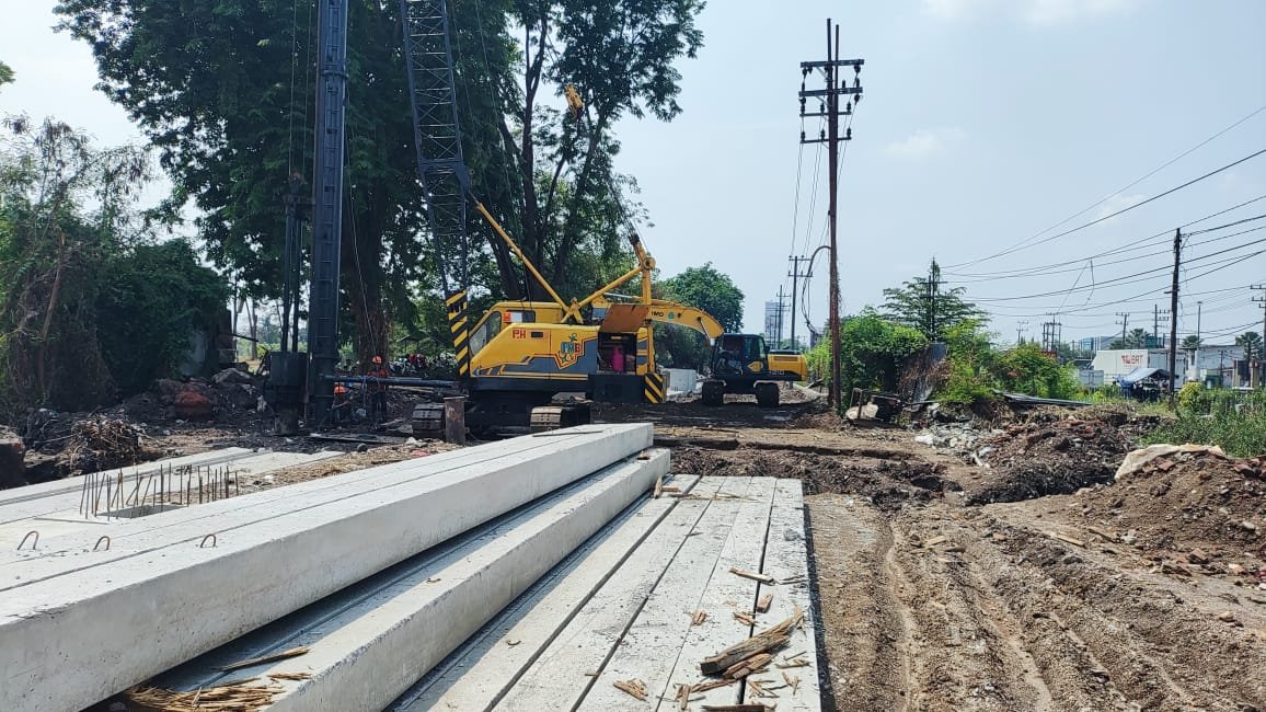 Proyek Frontage Road Ruas Delta Sari arah Waru Capai 54 Persen