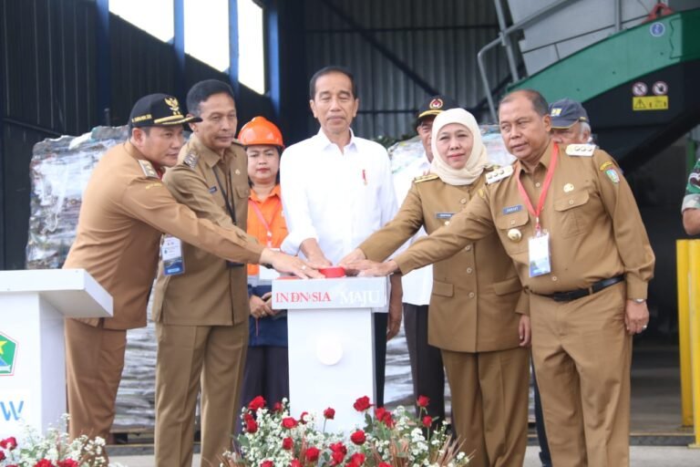Presiden Jokowi Resmikan TPA Griya Mulyo Jabon