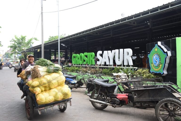 Omzet Pedagang Meningkat, Gus Muhdlor Bakal Bangun Lagi Grosir Sayur Pasar Kedungrejo Waru