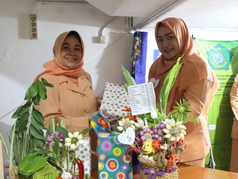Peringati Hari Ibu, DWP Diskominfo Sidoarjo Gelar Lomba Merangkai Bumbu Dapur