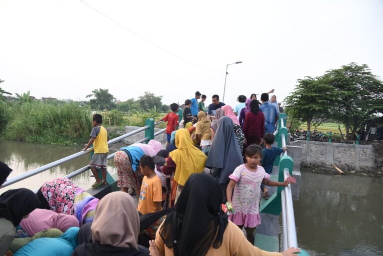 Gus Muhdlor Syukuran Bersama Warga Atas Rampungnya Pembangunan Jembatan Shirotol Mustaqim Klurak Sidoarjo