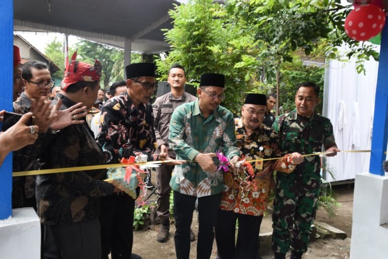 Tuntaskan 504 Rumah, Gus Muhdlor Bakal Perbanyak Rehab Rumah Tidak Layak Huni di 2024