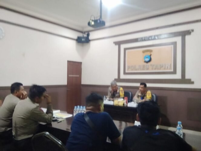 
					Polres Tapin Konferensi Pers Rangkaian Kinerja Akhir Tahun 2023
