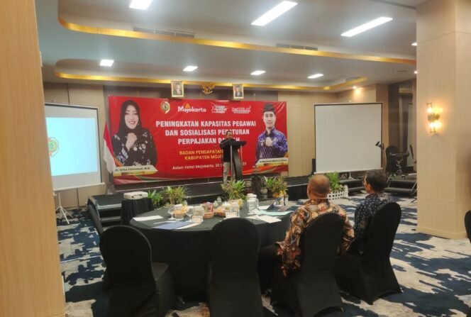 
					Sekretaris Bapenda Kabupaten Mojokerto saat memberikan sambutan 