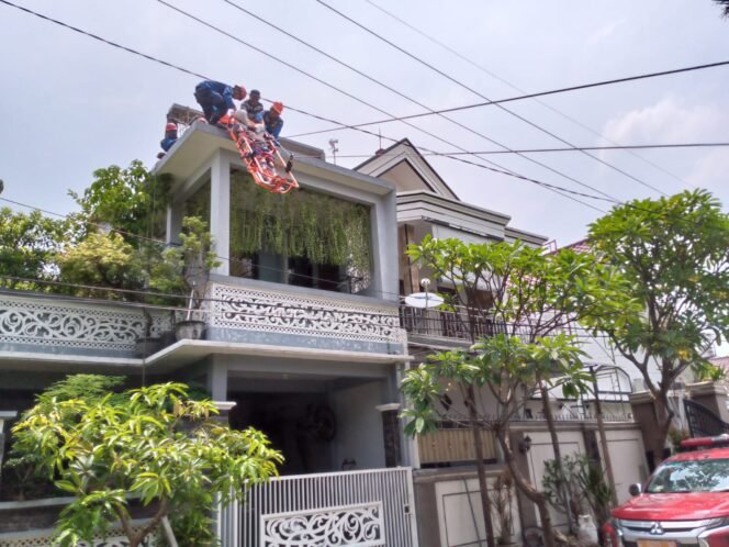 
					Pekerja Bangunan Tersengat Listrik Tegangan Tinggi, BPBD Sidoarjo Gerak Cepat Selamatkan Korban