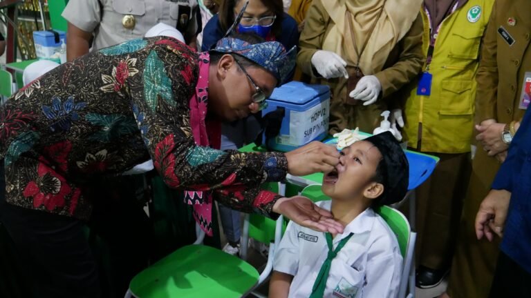 Cegah Penyebaran Polio, Bupati Gus Muhdlor Gencarkan Sub-PIN Polio