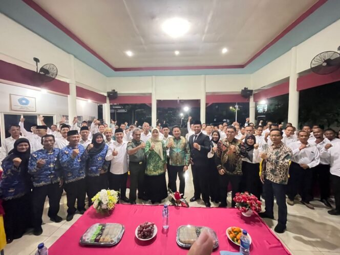 
					Wabup Subandi Menekankan Sosialisasi SIPRAJA Pada Pelantikan RT dan RW Desa Trosobo