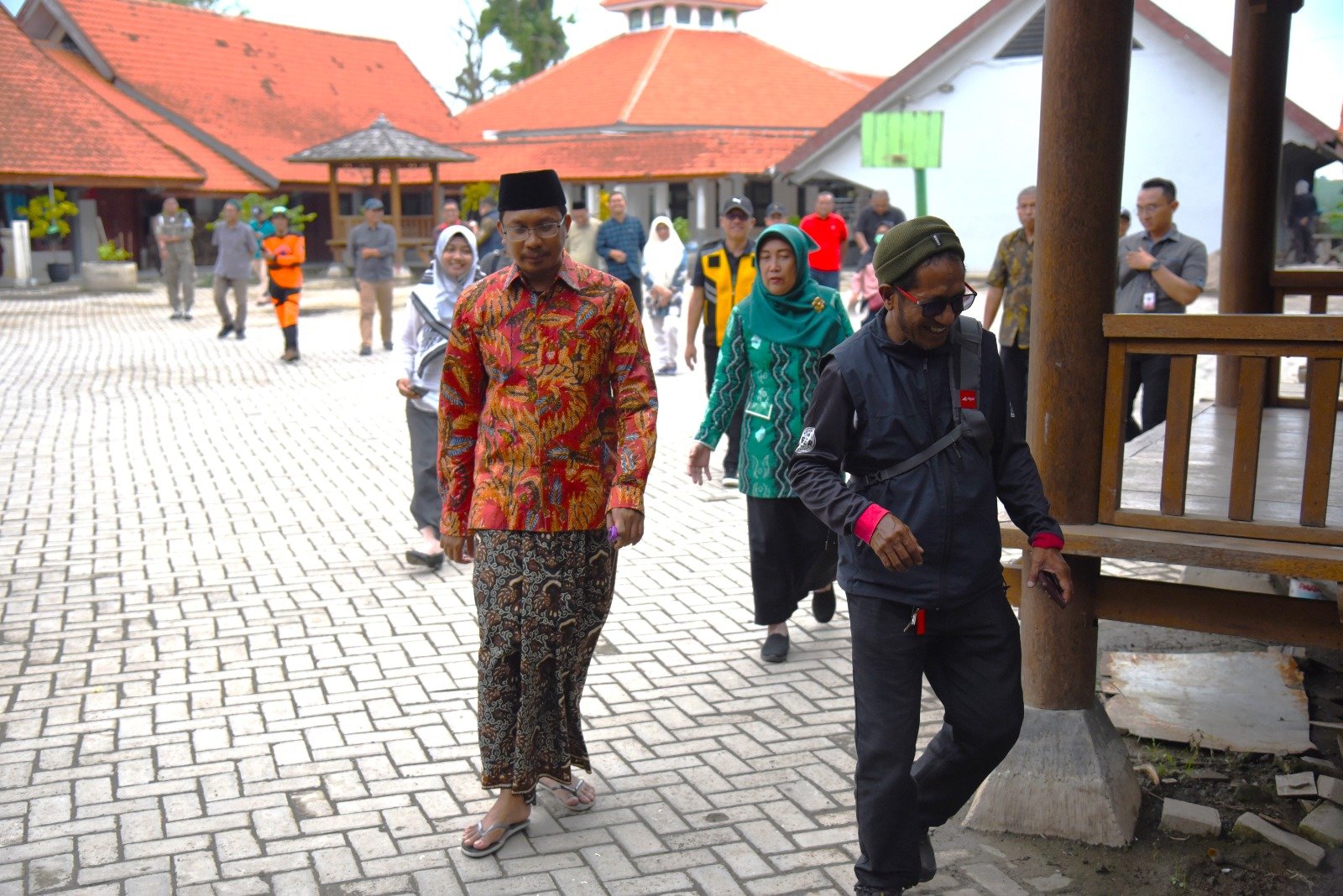 Gus Muhdlor Tinjau SMPN 2 Tanggulangin, Cek Penyebab Banjir Lama Surut