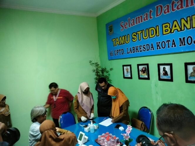
					Puluhan Wartawan Mojokerto & Walikota Check Up Kesehatan Lanjut Sarapan Pagi Bersama
