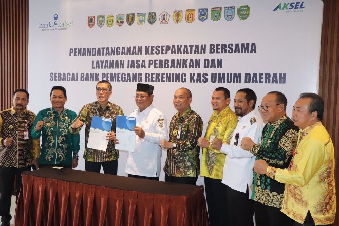 PJ.Bupati Tapin Hadiri RUPS 2023 dan RUPS Luar Biasa Bank Kalsel 2024