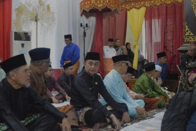 
					Pj Bupati Muaro Jambi Menghadiri Prosesi Penganugerahan Adat Melayu