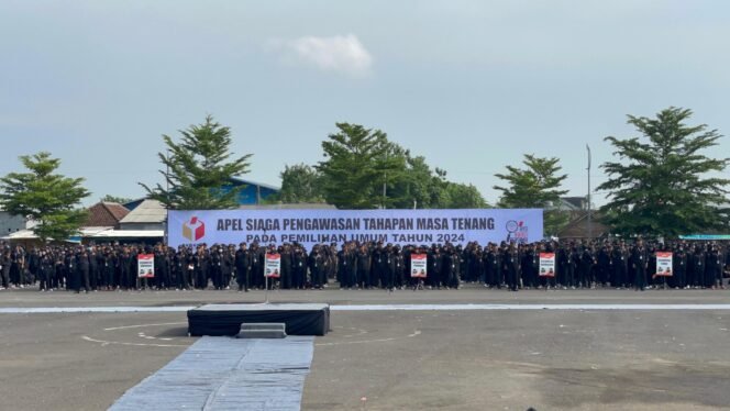 
					Apel Siaga Pemilu 2024, Wabup Subandi Minta Petugas Jaga Kesehatan