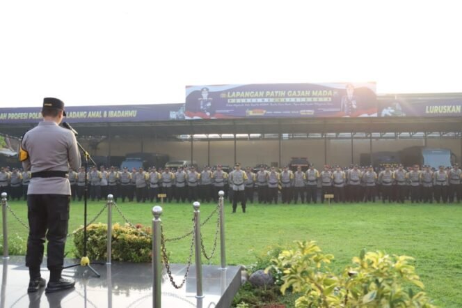 
					Polresta Mojokerto Lakukan Pergeseran 422 Pasukan Pengamanan Pemilu 2024 
