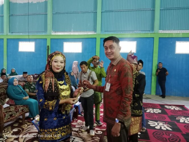 
					Pj Bupati Mengukuhkan Pemangku Adat Desa Suak Putat Kecamatan Sekernan