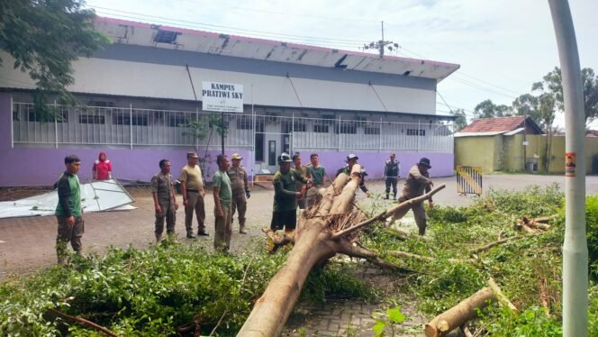 
					Pemkab Sidoarjo Siagakan 24 Jam Layanan Call Center 112 Antisipasi Cuaca Ekstrim