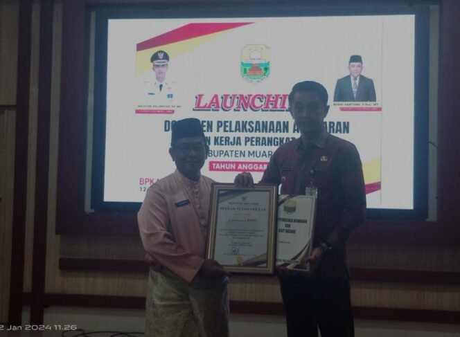 
					Sekretaris DPRD Kabupaten Muaro Jambi Menerima Penghargaan Dari Pj Bupati Muaro Jambi