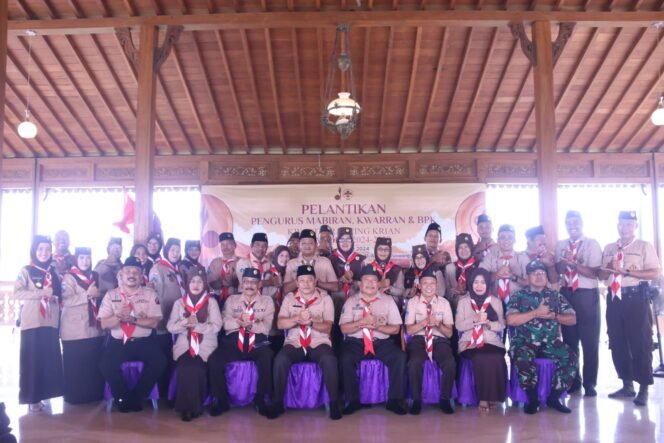 
					Kak Subandi Lantik Majelis Pembimbing dan Pengurus Kwarran Krian Masa Bakti 2024-2027