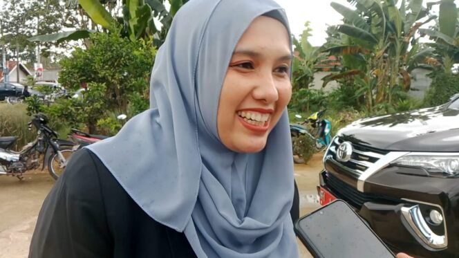 
					ANGGOTA DPRD KABUPATEN MUARO JAMBI ADE ERMA SURYANI,ST.,MM MENGHADIRI PENGUKUHAN LEMBAGA ADAT DESA ARANG-ARANG