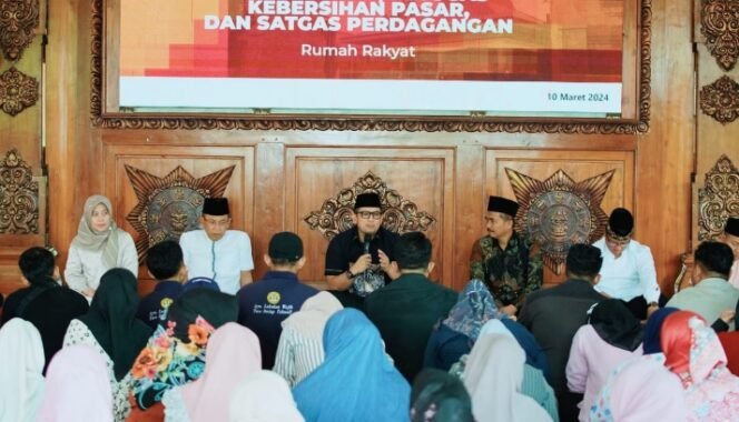 
					Mas PJ Megengan Bersama Prameswari, Petugas Kebersihan Pasar dan Satgas Perdagangan di Rumah Rakyat 