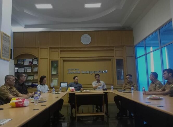 
					Pj Bupati Muaro Jambi Bachyuni Kunjungi Harian Pagi Jambi Independent