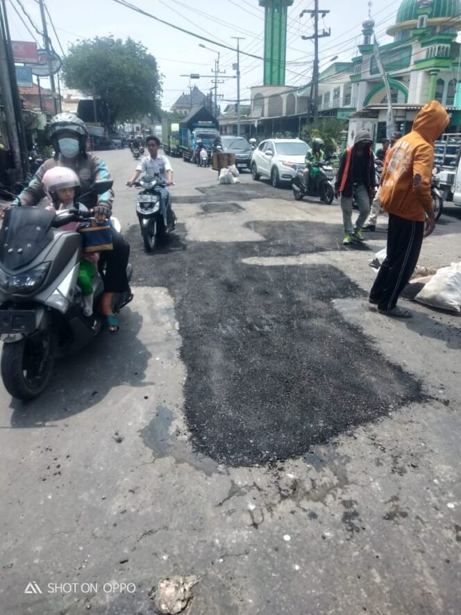
					Bupati Sidoarjo Gercep Tuntaskan Perbaikan Jalan 39 Ruas Titik