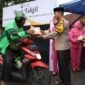 Kapolres Mojokerto Kota Bagikan 400 Takjil & Santuni Anak Yatim