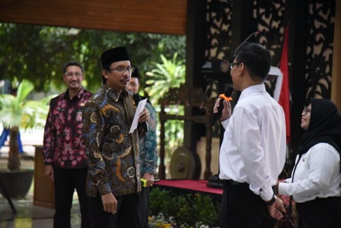 
					Gus Muhdlor Yakin Inovasi Pemkab Sidoarjo Terbitkan SK PPPK Digital Jadi Percontohan Nasional