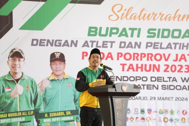 
					Gus Muhdlor Serahkan Bonus Untuk Atlet dan Pelatih Berprestasi Pada Ajang Porprov Jatim ke VIII