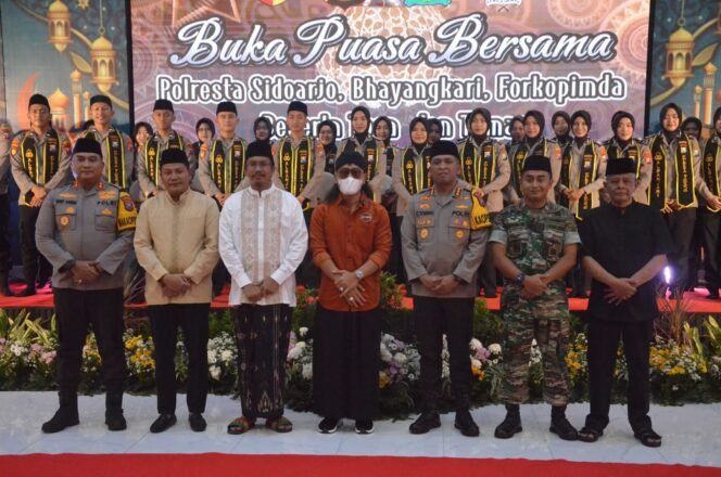 
					Bupati Ahmad Muhdlor dan Wabup Subandi Buka Puasa Bersama dengan Forkopimda dan Tokoh Masyarakat