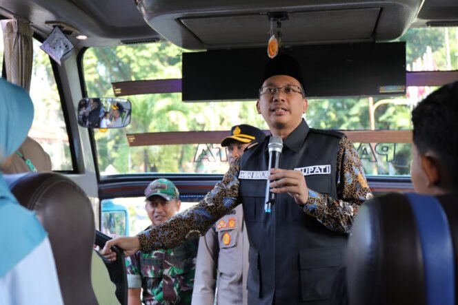 
					Bupati Gus Muhdlor Berangkatkan 1.400 Peserta Mudik Gratis