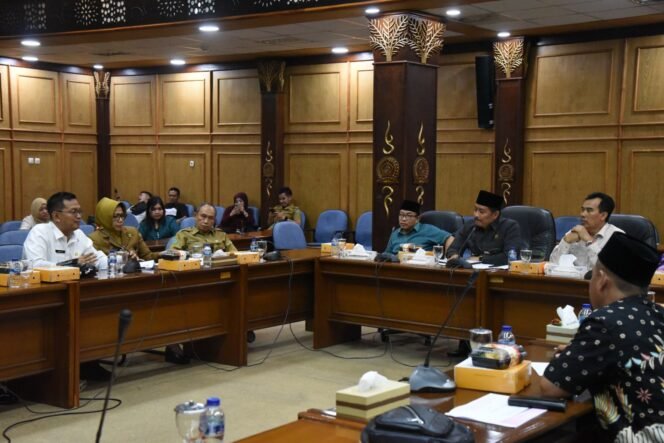 
					Pemkab Sidoarjo bersama Komisi A DPRD Segera Konsultasi ke Kemendagri Terkait Pembatalan Pelantikan ASN