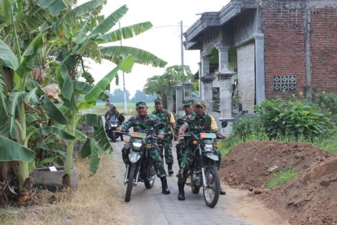 
					Kepala Staf Kodim 0816/Sidoarjo Ajak Masyarakat Bergotong Royong dalam TMMD ke-120