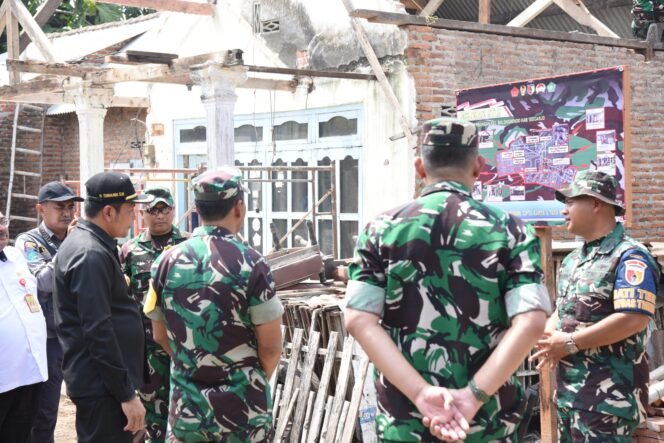 
					Plt. Bupati Sidoarjo dan Tim Wasev TMMD Ke-120 Meninjau Desa Penambangan
