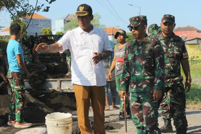 
					Kunjungan Kerja Danrem 084/BJ Menyapa Warga dan Meninjau Progres TMMD ke-120 di Desa Penambangan