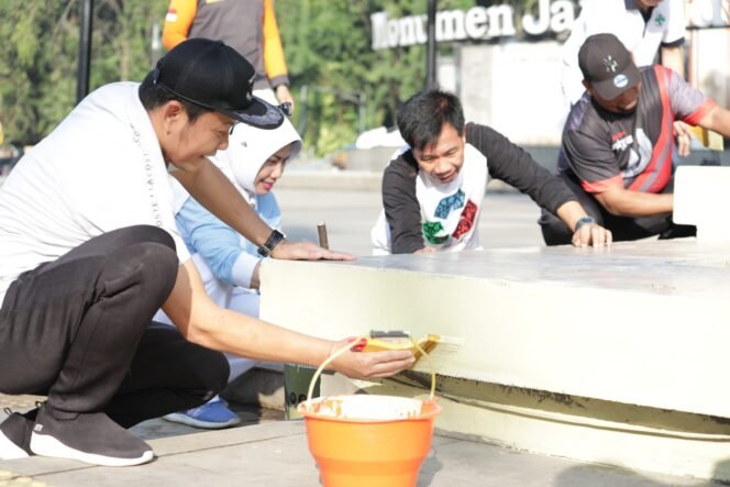 
					Plt. Bupati Sidoarjo Gerakkan Seluruh ASN dengan Aksi Kerja Bakti Massal