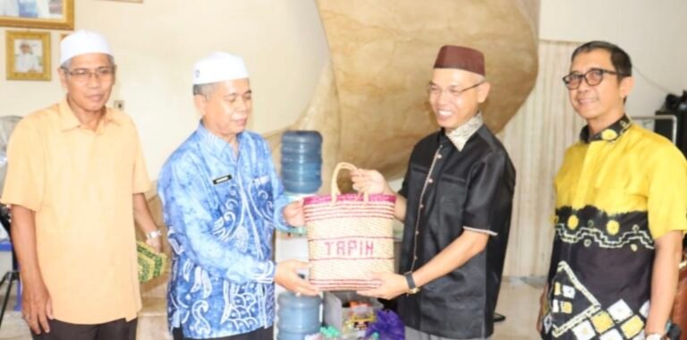 Sekda Tapin Anjangsana Ke Padepokan Kafilah Bermalam Selama MTQ Nasional ke XXXV