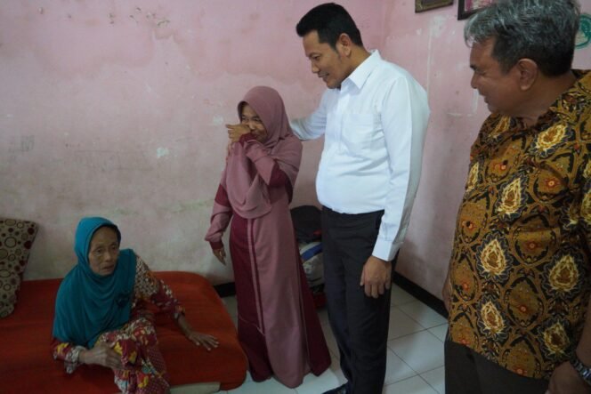 
					Selain RTLH dan BPJS Plt. Bupati Sidoarjo juga Upayakan Jamban Sehat untuk Keluarga Munodo