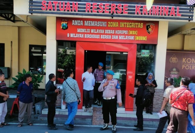 
					Tujuh Oknum Perangkat Desa Kedunglengkong & Pengusaha Dilaporkan Ke Polisi, Minggu Depan Ke Kejari Mojokerto