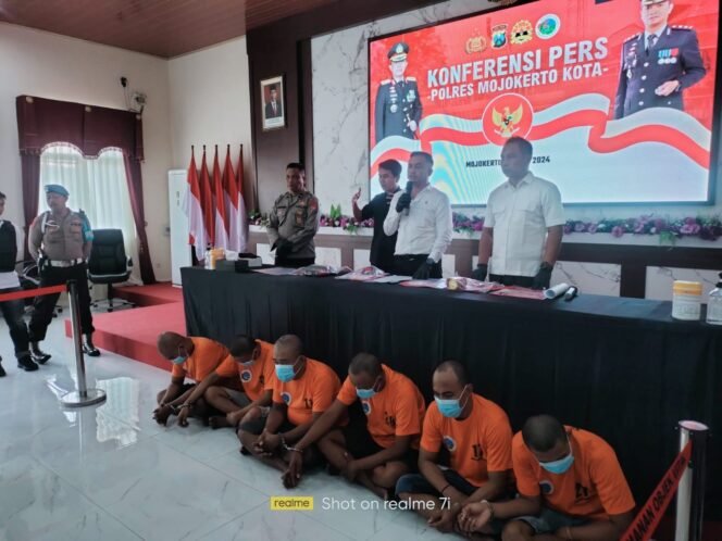 
					Polresta Mojokerto   Tangkap 6 Pengedar Narkoba, Sita 144,8 Gram Sabu, Senilai Ratusan Juta 