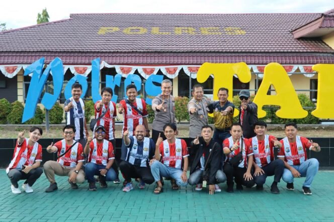 
					Polres Tapin Lepas Awak Media Ikut Turnamen Futsal Se Kalsel Dalam Rangka Hari Bhayangkara ke-78 