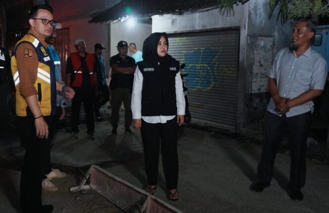 
					Bupati Ikfina & Kadis PUPR Tinjau 4 Titik Proyek Jalan, Di Trowulan Dimanfaatkan Untuk CFD